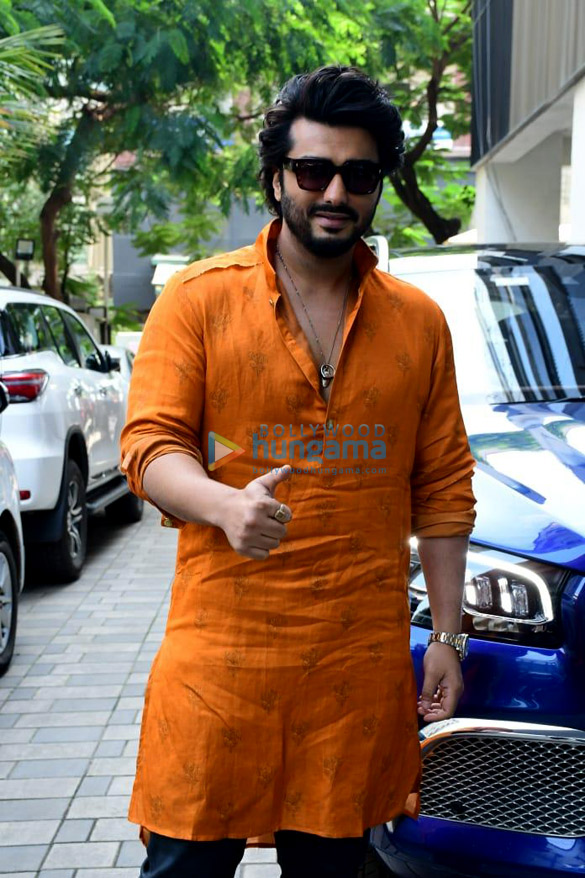 photos arjun kapoor snapped visiting t series office for ganpati darshan 3