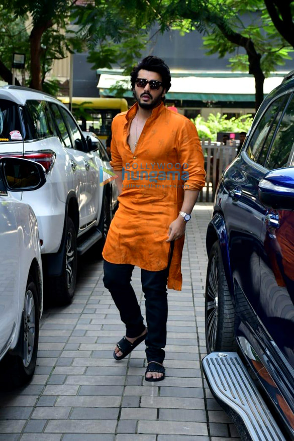 photos arjun kapoor snapped visiting t series office for ganpati darshan 5