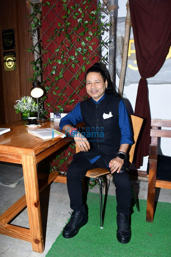 photos celebs attend late hemendra bhatias prayer meet 9