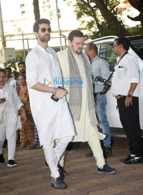 photos celebs attend late raju srivastavas prayer meet 2