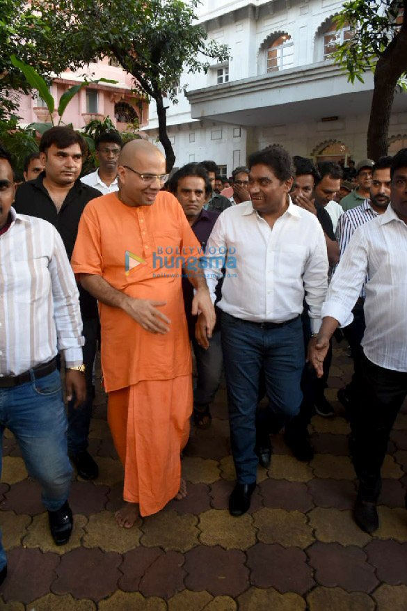 photos celebs attend late raju srivastavas prayer meet 5