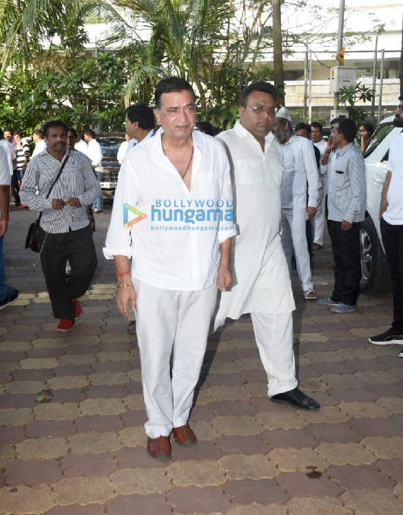 photos celebs attend late raju srivastavas prayer meet 7