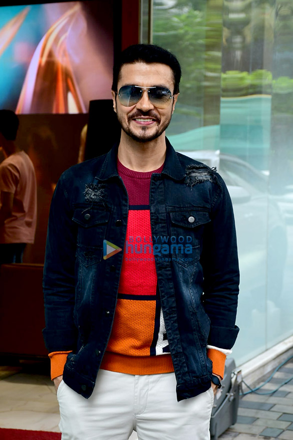 photos darshan kumar khushali kumar and aparshakti khurana snapped at dhokha round d corner promotions 2