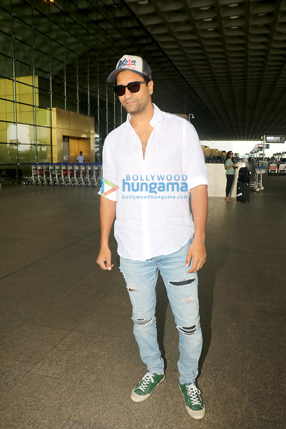 photos deepika padukone parineeti chopra vicky kaushal and others snapped at the airport 1