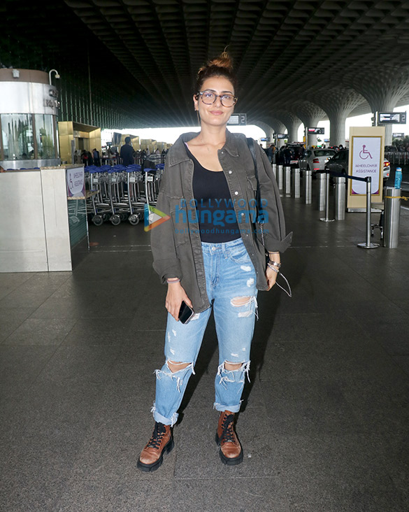 photos fatima sana shaikh snapped at the airport 3 2