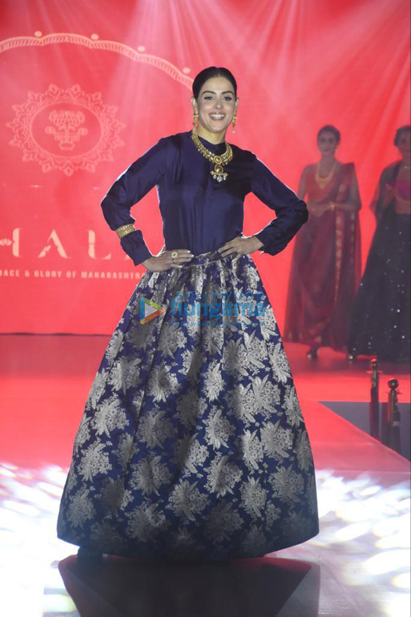 photos genelia dsouza snapped walking the ramp at the mahalaya 2022 preview collection show 1