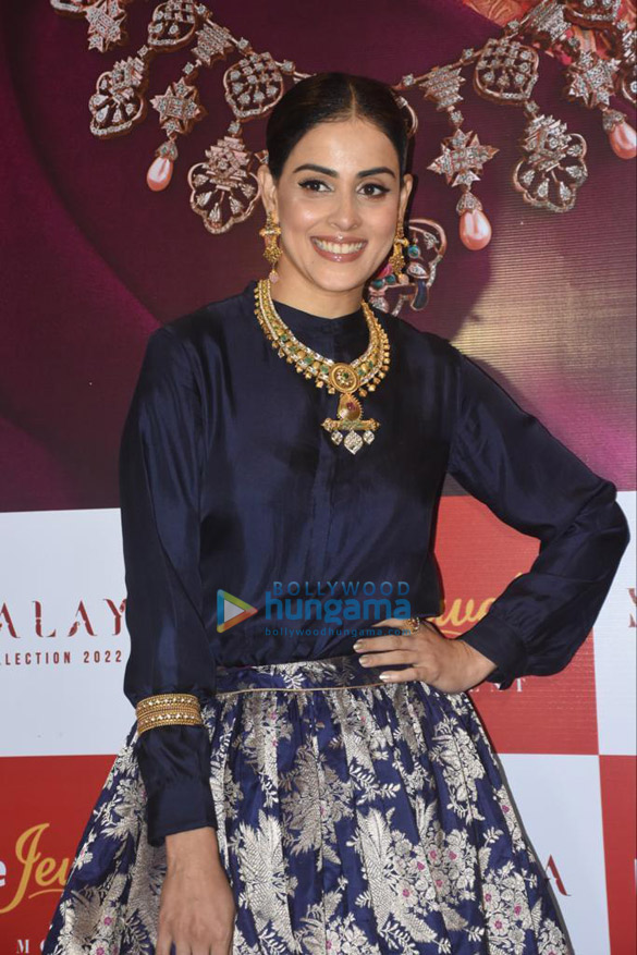 photos genelia dsouza snapped walking the ramp at the mahalaya 2022 preview collection show 5