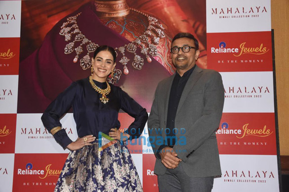 photos genelia dsouza snapped walking the ramp at the mahalaya 2022 preview collection show 6