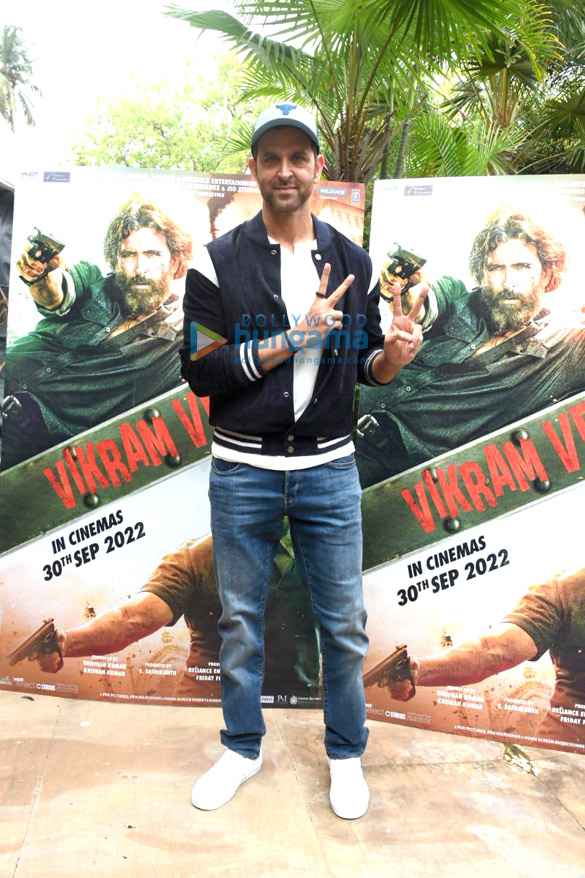 photos hrithik roshan snapped promoting his film vikram vedha 6