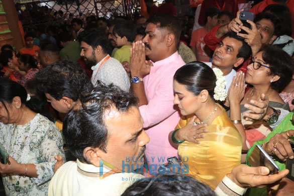 photos kajol and revathi visit lalbaugcha raja to seek blessings 1 2