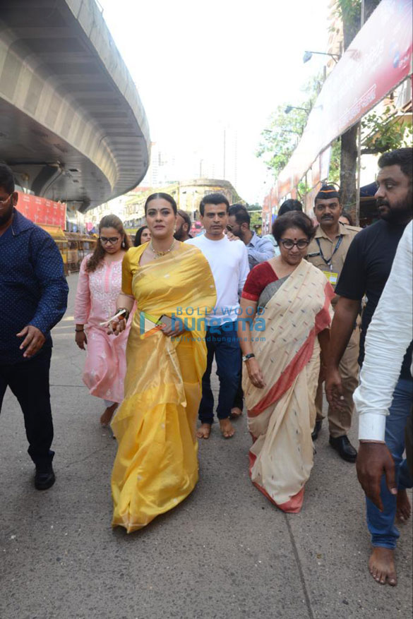 photos kajol and revathi visit lalbaugcha raja to seek blessings 3