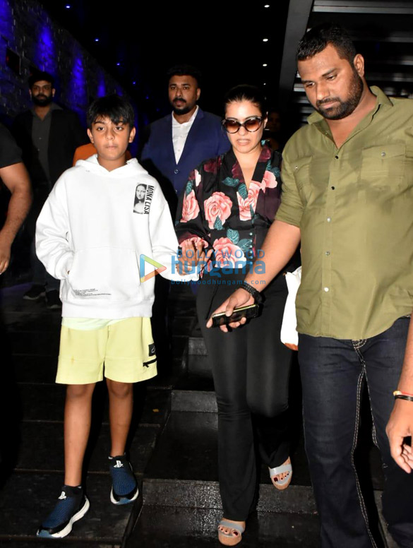 photos kajol snapped with her son in bandra 2