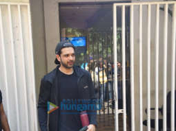 Photos: Karan Kundrra snapped at a gym in Juhu