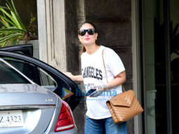 Photos: Kareena Kapoor Khan and Karisma Kapoor spotted at Randhir Kapoor’s house in Bandra