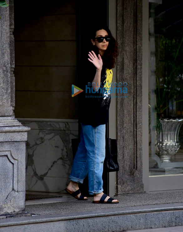 photos kareena kapoor khan and karisma kapoor spotted at randhir kapoors house in bandra 6