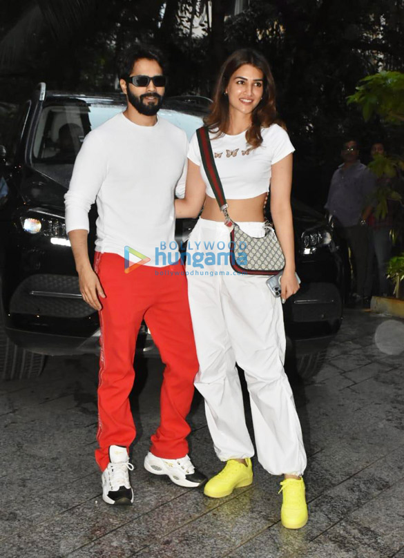 Photos: Kriti Sanon and Varun Dhawan snapped at Maddock Films’ office Photos: Kriti Sanon and Varun Dhawan snapped at Maddock Films’ office
