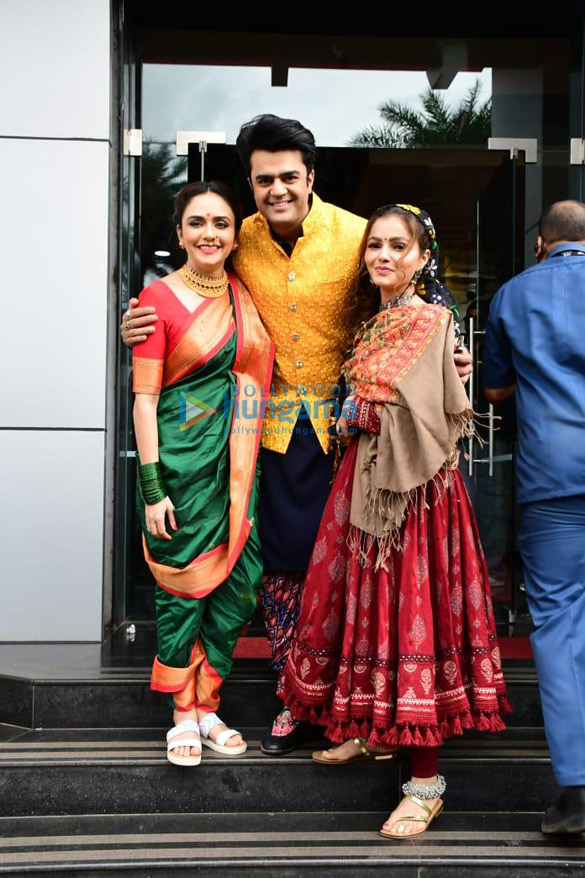 photos madhuri dixit maniesh paul nia sharma and others snapped on the sets of jhalak dikhhla jaa season 10 7765 5