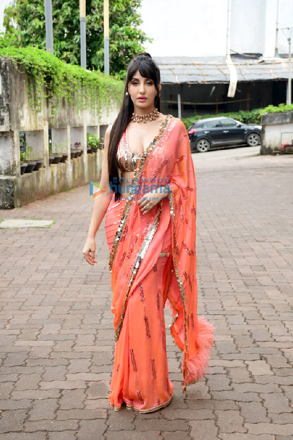 photos madhuri dixit and nora fatehi snapped on the sets of jhalak dikhhla jaa season 10 6