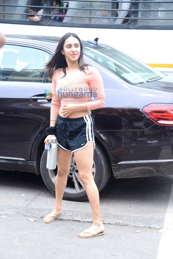 photos malaika arora and akansha ranjan kapoor spotted at diva yoga in bandra 4 2
