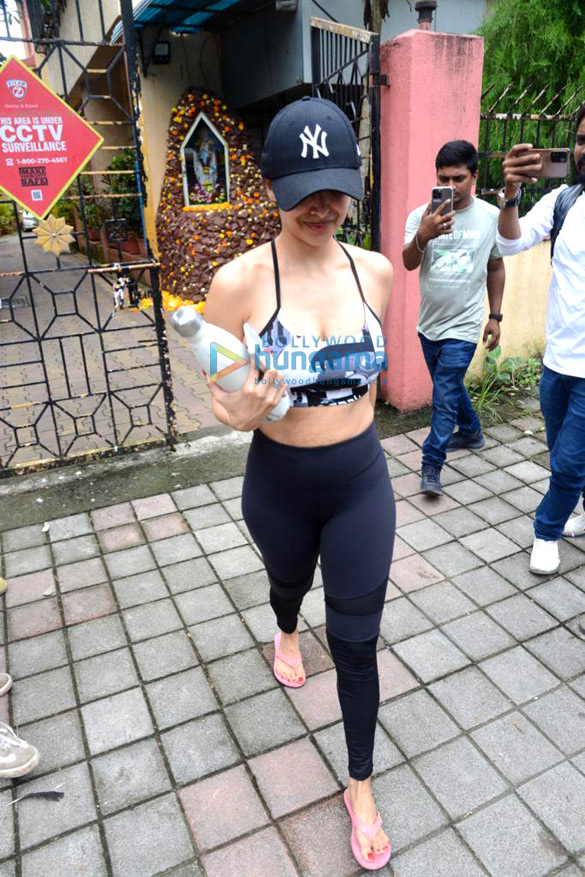 photos malaika arora and akansha ranjan kapoor spotted at diva yoga in bandra 5