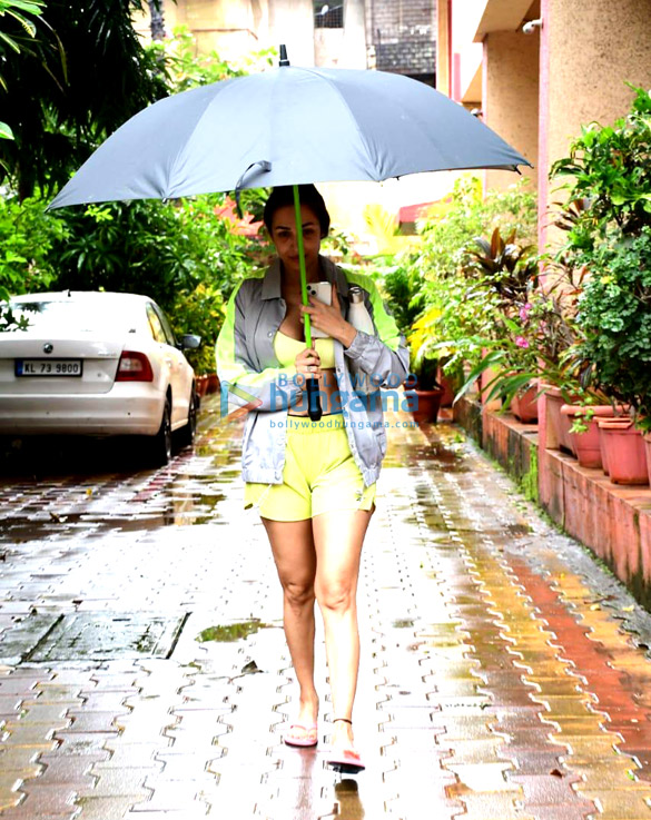 photos malaika arora snapped at diva yoga in bandra 3