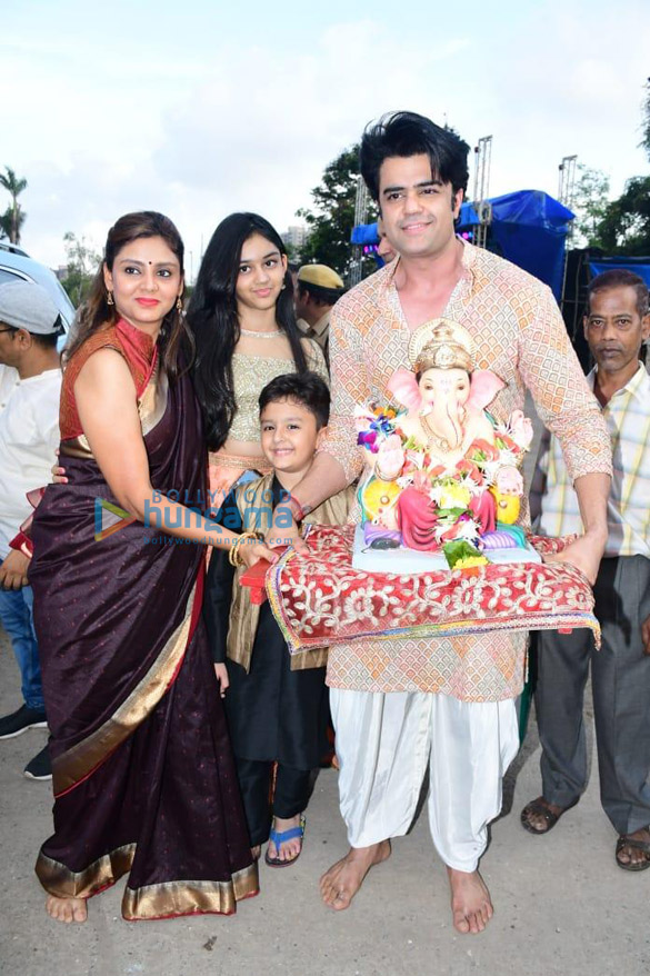 Photos: Maniesh Paul, Bharti Singh and others snapped during Ganpati visarjan Photos: Maniesh Paul, Bharti Singh and others snapped during Ganpati visarjan