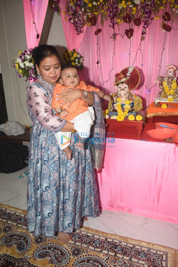 photos maniesh paul bharti singh and others snapped during ganpati visarjan 8