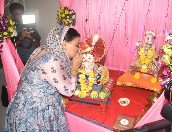 photos maniesh paul bharti singh and others snapped during ganpati visarjan 9