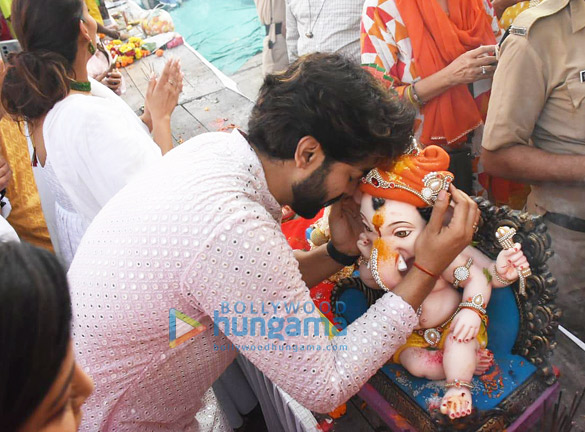 photos maniesh paul bharti singh and others snapped during ganpati visarjan 9980 2