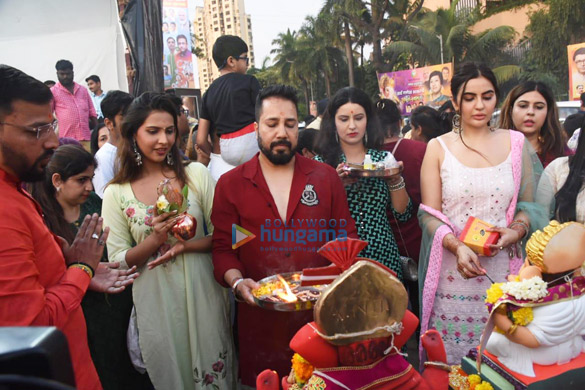 photos maniesh paul bharti singh and others snapped during ganpati visarjan 9980 4