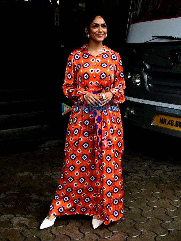 photos mrunal thakur snapped at sita ramam success press conference at pvr icon in andheri 3