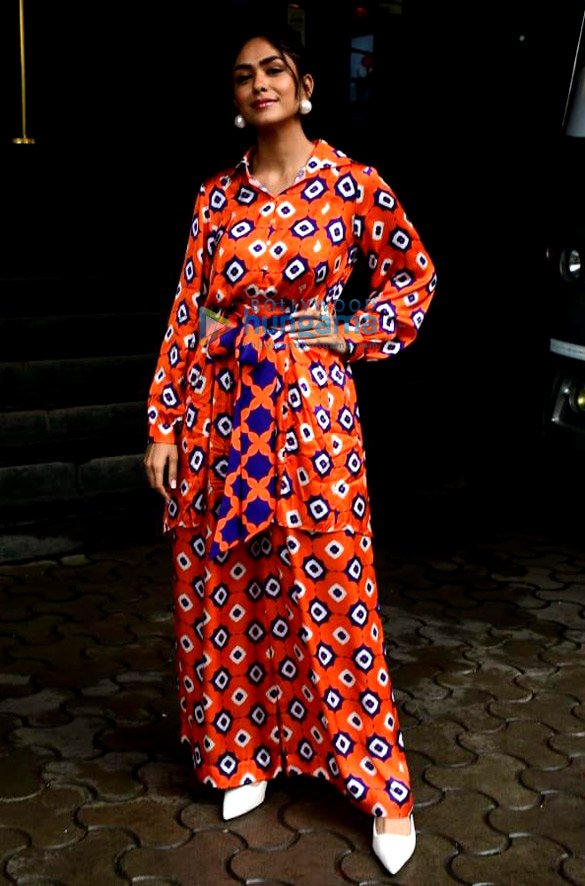 photos mrunal thakur snapped at sita ramam success press conference at pvr icon in andheri 5