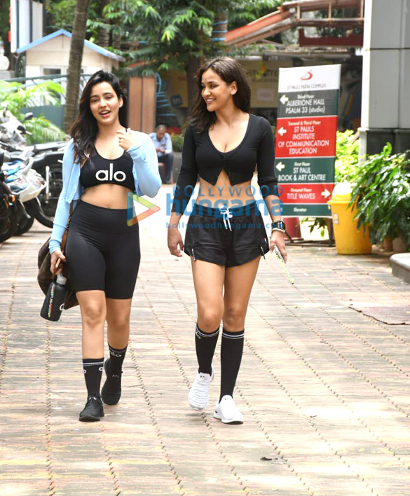 photos neha sharma and aisha sharma spotted at the gym in bandra 2 3