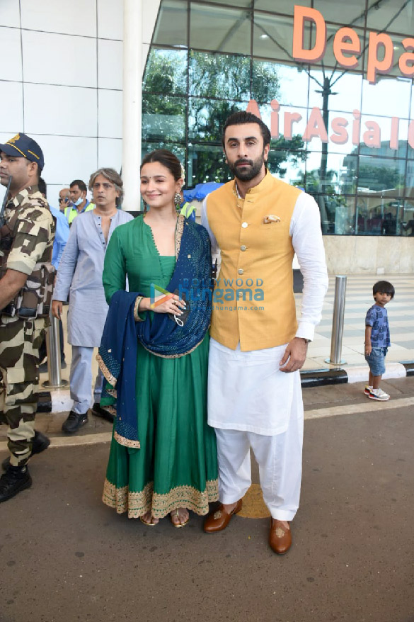 photos ranbir kapoor alia bhatt and ayan mukerji snapped at the airport 5