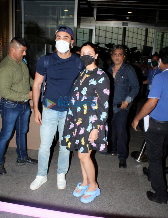 photos ranbir kapoor alia bhatt and mouni roy snapped at the airport 1