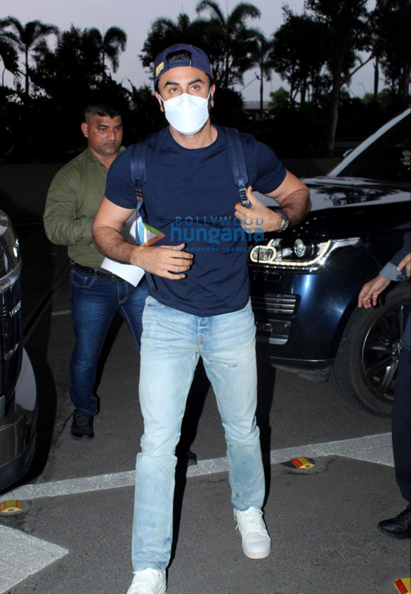 photos ranbir kapoor alia bhatt and mouni roy snapped at the airport 3