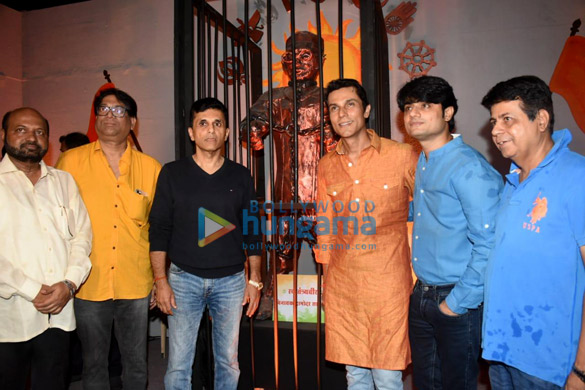 photos randeep hooda and anand pandit snapped visiting a ganpati pandal 3