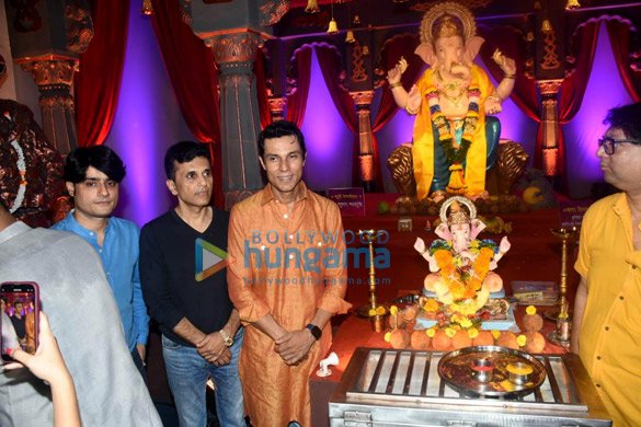 photos randeep hooda and anand pandit snapped visiting a ganpati pandal 4