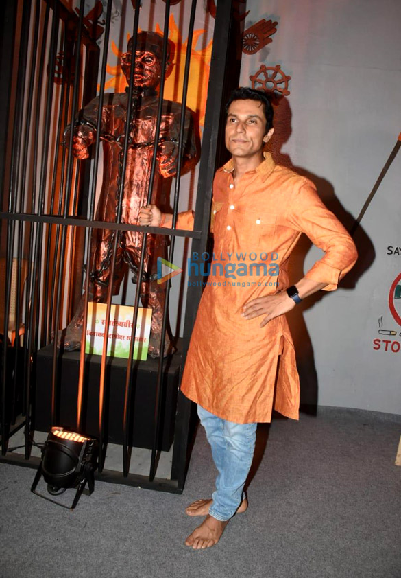 photos randeep hooda and anand pandit snapped visiting a ganpati pandal 6