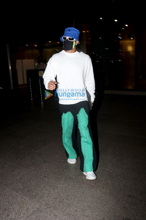 photos ranveer singh and ashutosh rana snapped at the airport 1