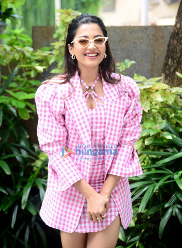 Photos: Rashmika Mandanna snapped promoting Goodbye in Juhu Photos: Rashmika Mandanna snapped promoting Goodbye in Juhu