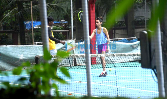 photos rhea chakraborty and shibani dandekar snapped playing tennis 4