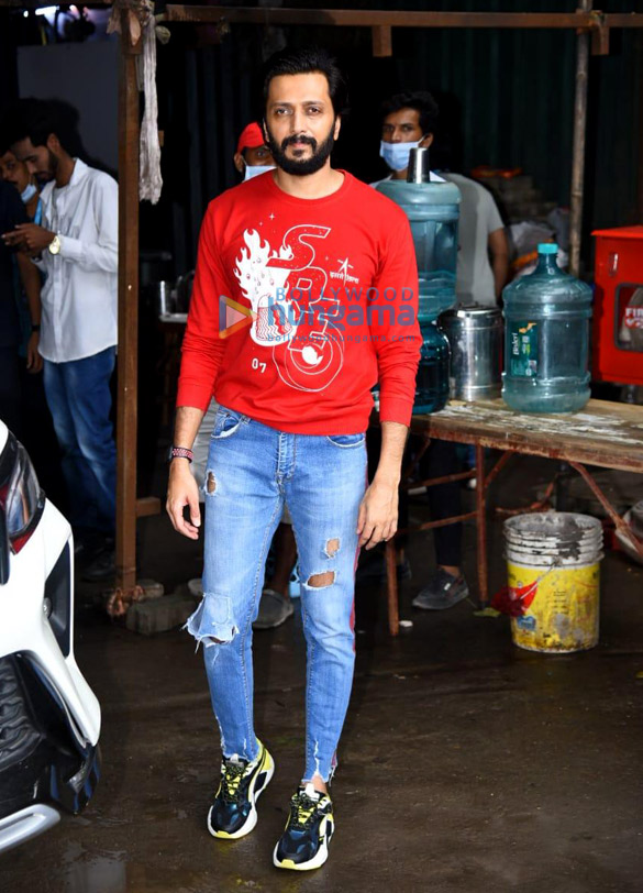 photos riteish deshmukh snapped in juhu 1 2