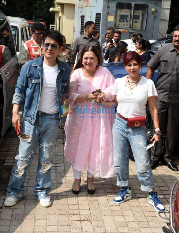 photos saif ali khan kareena kapoor khan varun dhawan arjun kapoor and others snapped attending a screening of brahmastra part one shiva at pvr juhu 1 2
