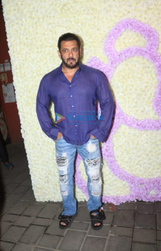 Photos: Salman Khan and others snapped at Aayush Sharma & Arpita Khan’s residence for Ganesh Chaturthi celebrations