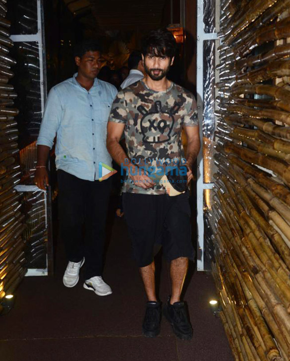 Photos: Shahid Kapoor and Mira Kapoor snapped at Bastian in Worli Photos: Shahid Kapoor and Mira Kapoor snapped at Bastian in Worli