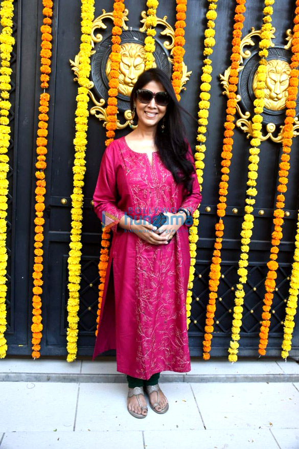 photos shamita shetty sunanda shetty akanksha malhotra and others snapped at lalbaugcha raja darshan 2