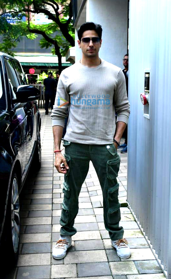 photos sidharth malhotra snapped at t series office in andheri 1