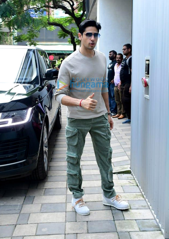 photos sidharth malhotra snapped at t series office in andheri 4