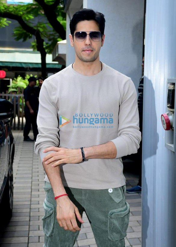 photos sidharth malhotra snapped at t series office in andheri 5